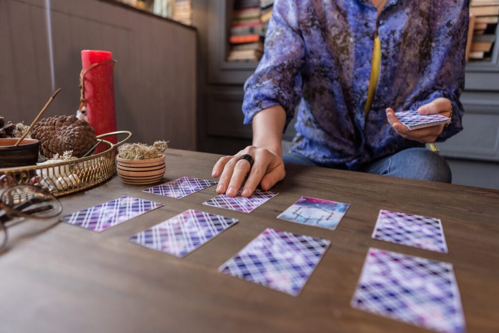 tarot cards vs oracle cards
